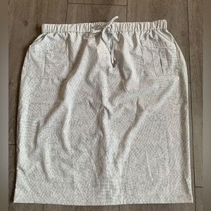 Calvin Klein woman’s knee length skirt comfortable, so fresh to use for summer